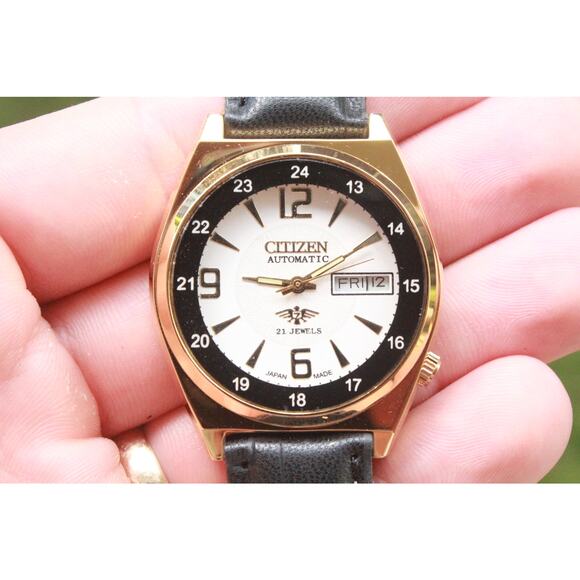 Citizen Other - Vintage 1989 Citizen Automatic Mens Gold Watch W/daydate & White accents